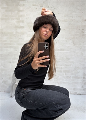 Tyra hat Dark Brown Boii Studios 
